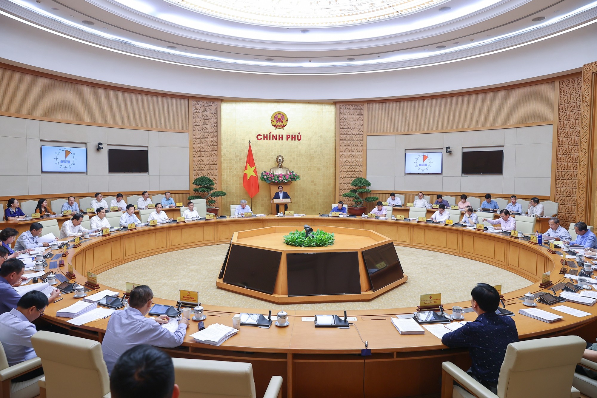 Phó Thủ tướng Nguyễn Hoà Bình và Phó Thủ tướng Trần Hồng Hà cùng tham dự cuộc họp img1012-1757125462152241025554.jpg