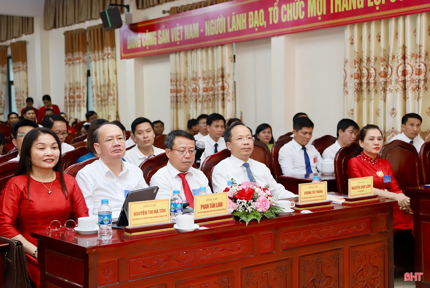 Bí thư Tỉnh ủy Nguyễn Duy Lâm và các đại biểu tham dự đại hội. bqbht_br_img-4428.jpg