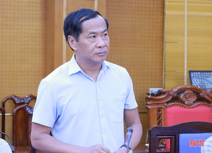 Chủ tịch UBND huyện Võ Xuân Linh báo cáo công tác chuẩn bị vận hành thử nghiệm mô hình chính quyền tại xã mới. bqbht_br_img-1042.jpg
