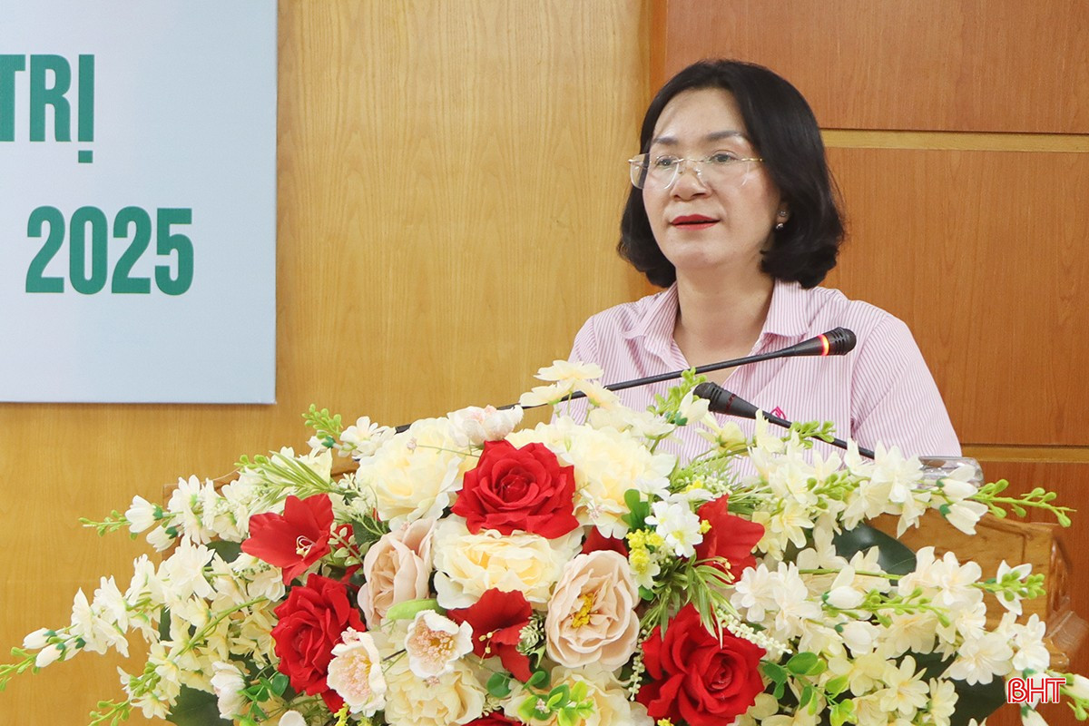 Giám đốc Ngân hàng CSXH tỉnh Bùi Thị Ngọc Hà trình bày báo cáo kết quả công tác tín dụng chính sách trên địa bàn 4 tháng đầu năm. bqbht_br_img-6164.jpg