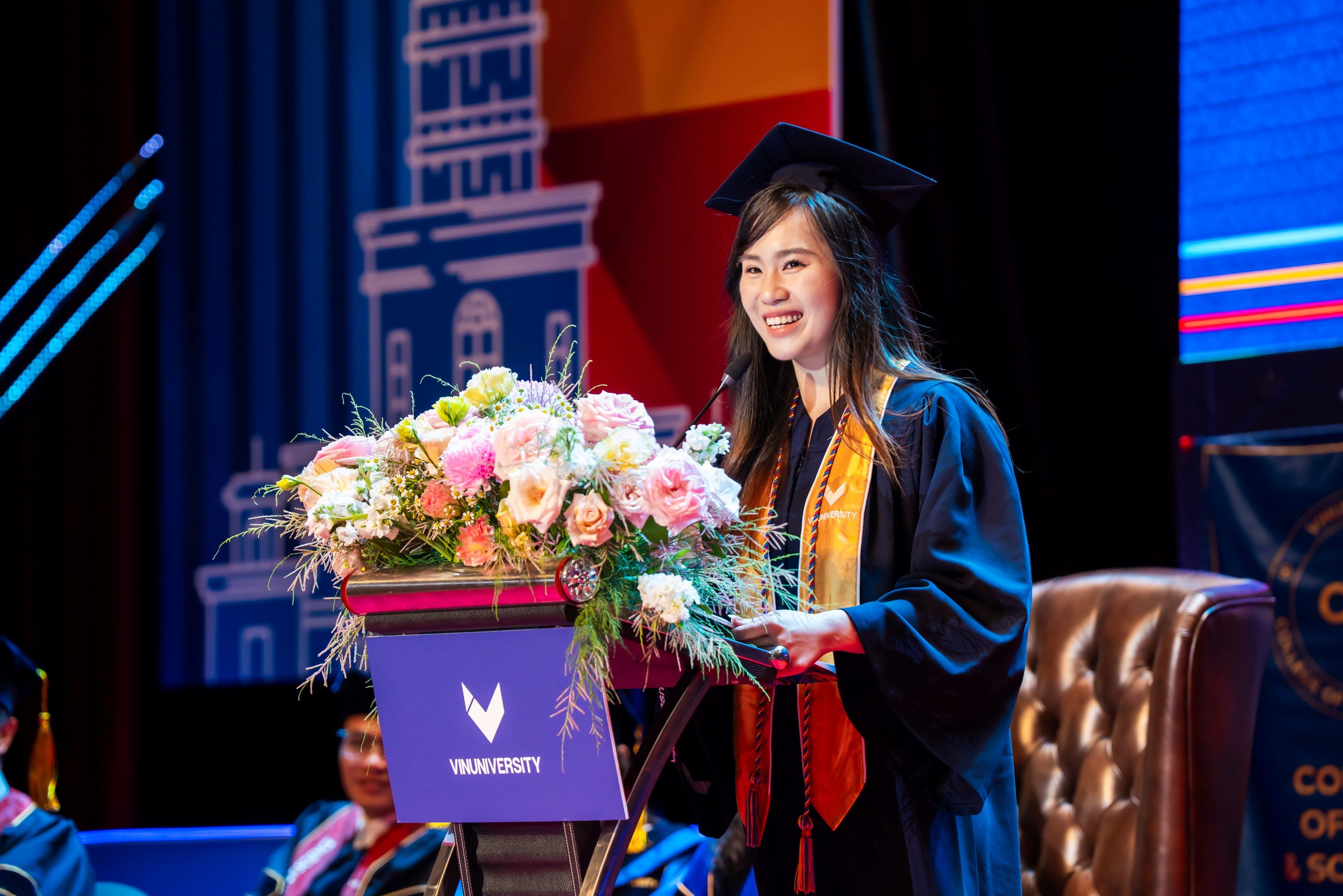 Tân khoa Phan Hữu Hoàng Gia Bảo, Viện Kinh doanh Quản trị đại diện khóa 2, phát biểu tại lễ tốt nghiệp. anh-8.jpg