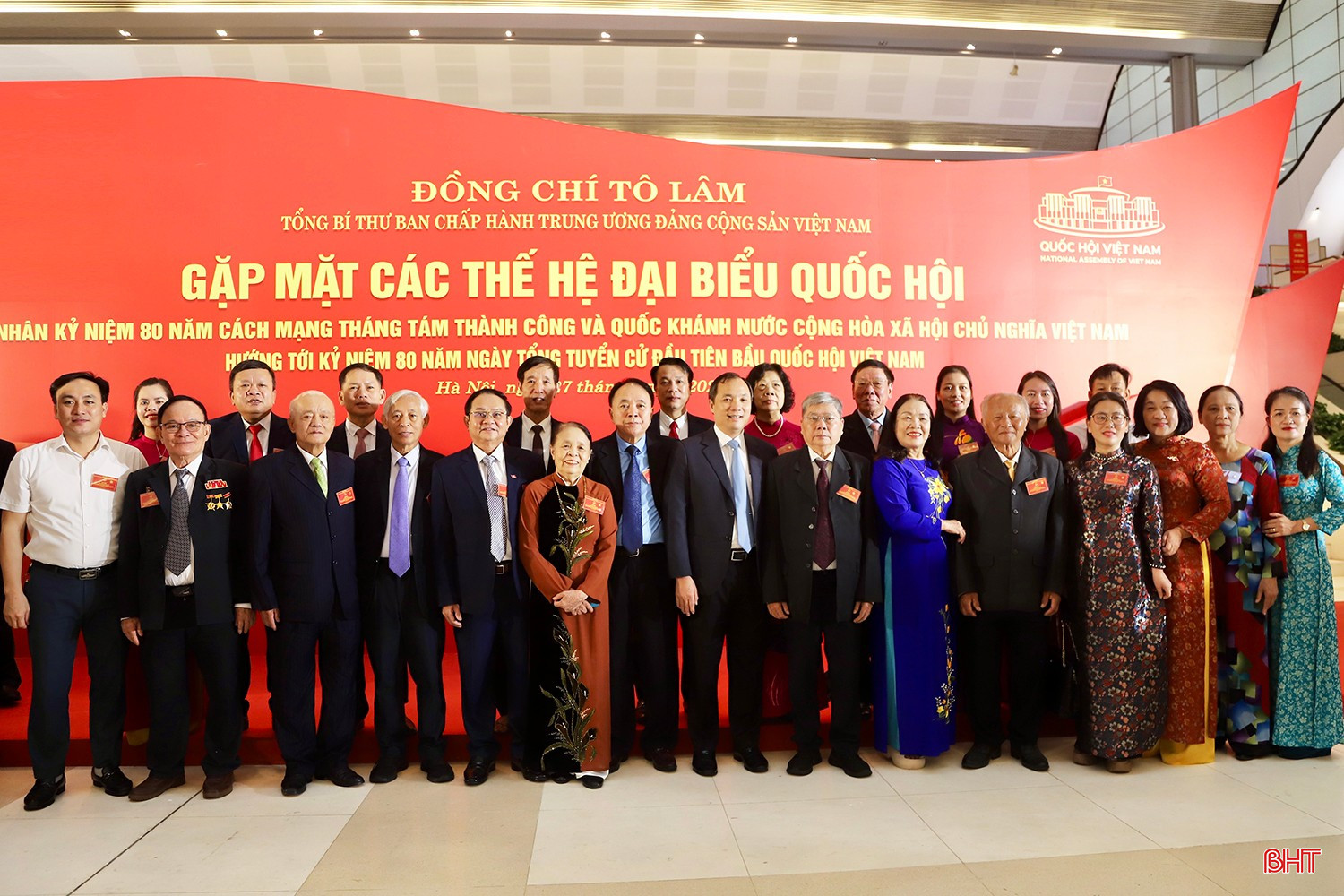 ĐBQH đoàn Hà Tĩnh qua các thời kỳ, Văn phòng Đoàn ĐBQH&HĐND tỉnh chụp ảnh lưu niệm tại chương trình buổi gặp mặt. bqbht_br_img-2753.jpg