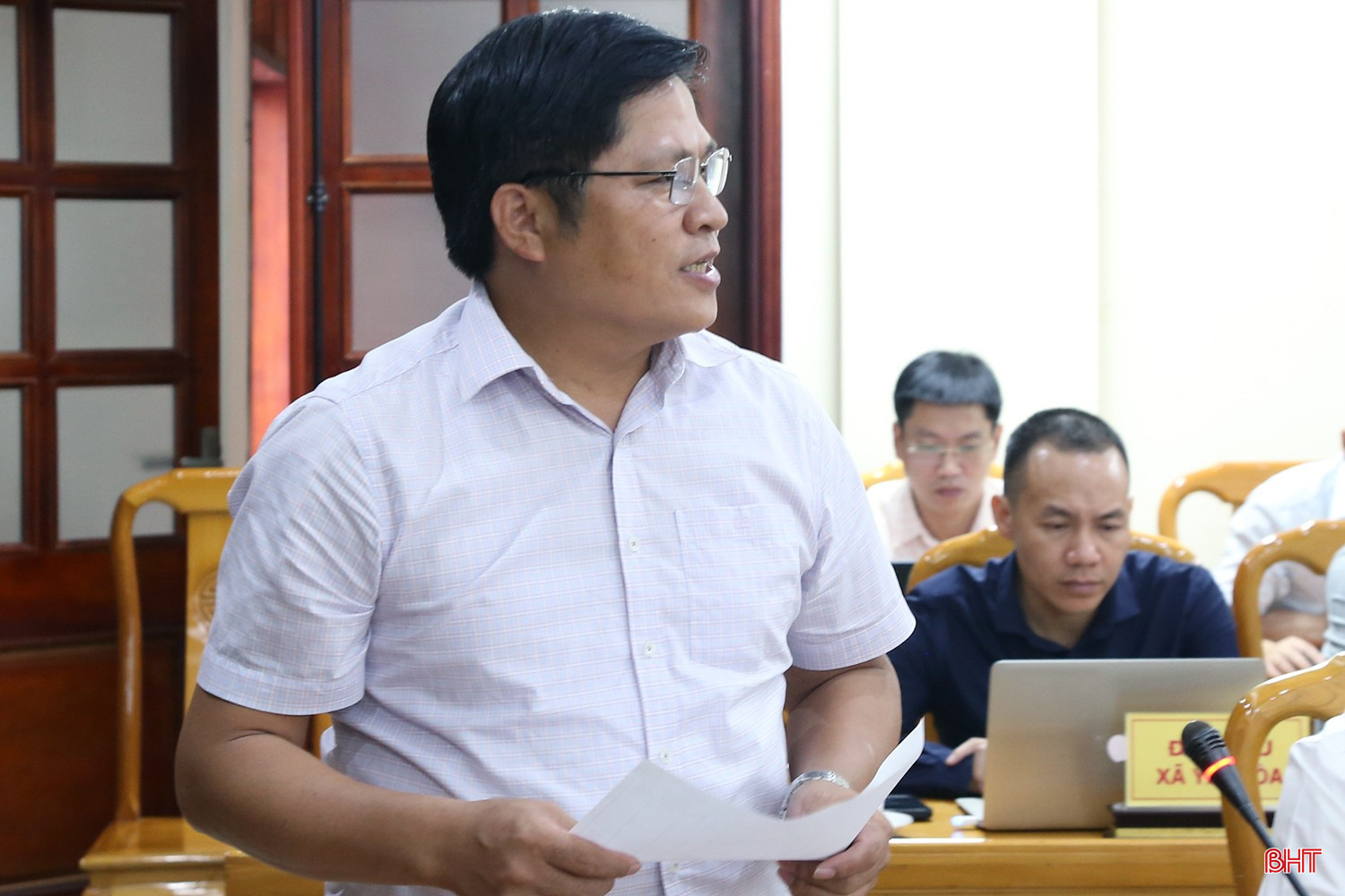 Mr. Tran Quynh Thao - Chairman of Dan Hai Commune People's Committee reported at the meeting. bqbht_br_4.jpg