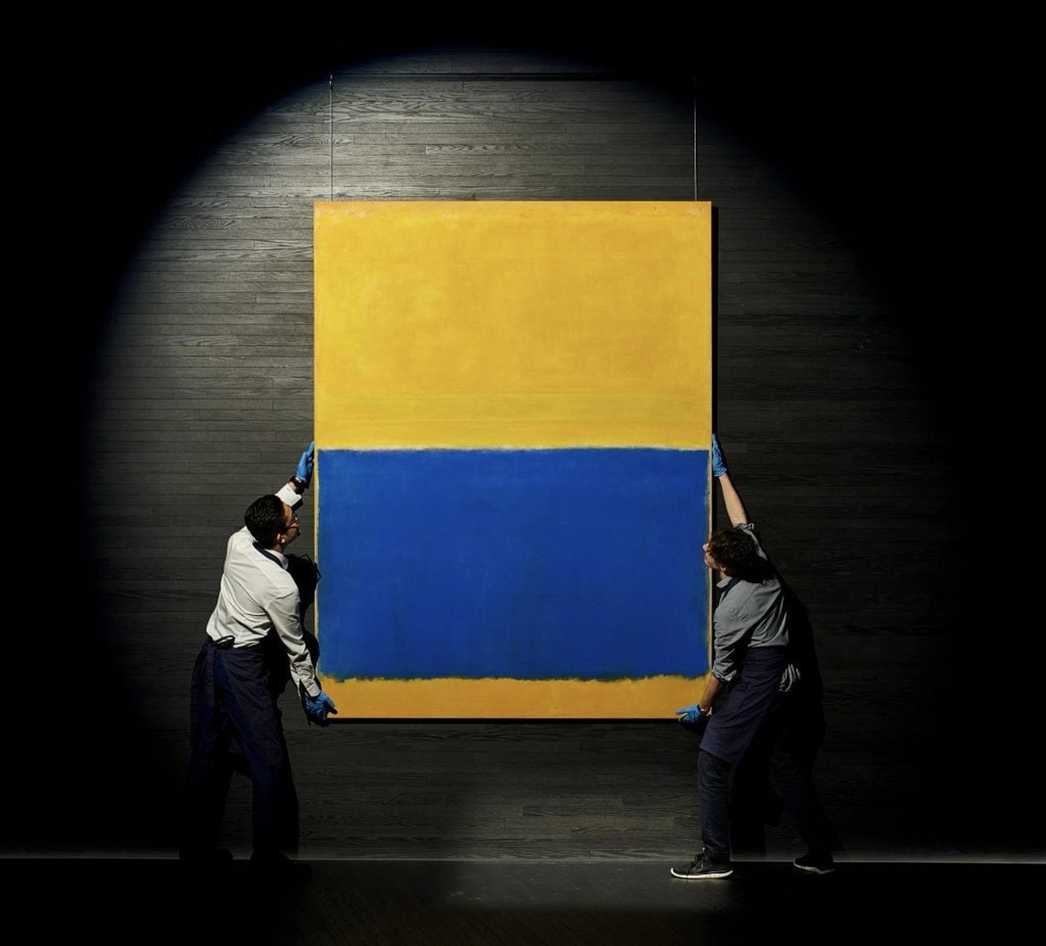Bức tranh sơn dầu Untitled (Yellow and Blue) của cố họa sĩ Mark Rothko (Ảnh: SCMP). a2.jpg