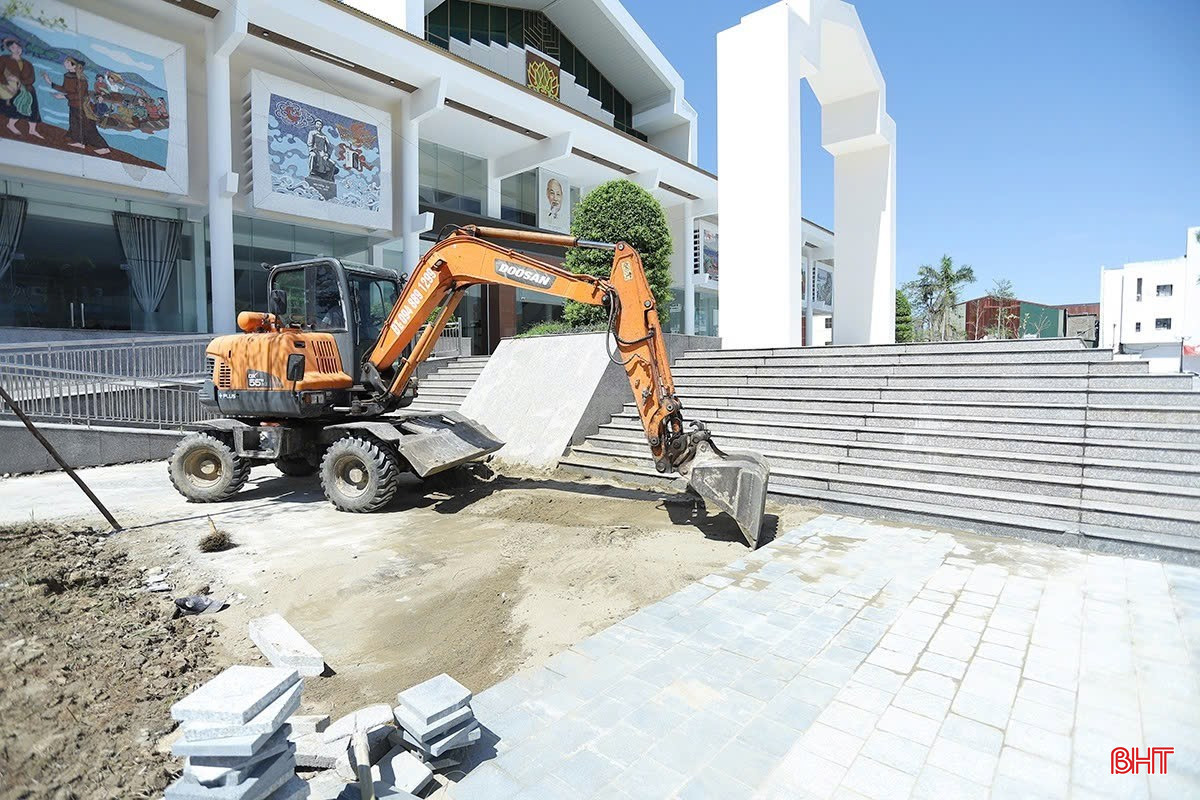 Nhà thầu, đơn vị thi công huy động tối đa nhân lực, máy móc, thi công “3 ca, 4 kíp” để hoàn thành các hạng mục. bqbht_br_cf66a749-40c9-4466-8ff6-a0f159d06ed9.jpg