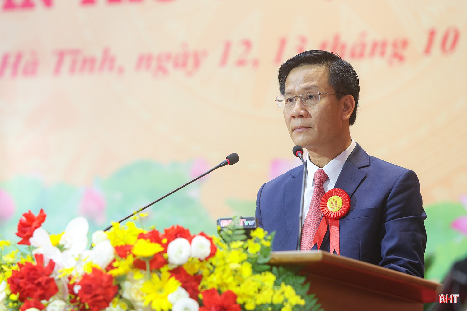 Đồng chí Trịnh Văn Ngọc - Giám đốc Sở Nội vụ, Phó Chủ tịch Thường trực Hội đồng Thi đua - Khen thưởng tỉnh báo cáo tổng kết phong trào thi đua giai đoạn 2020-2025. bqbht_br_giam-doc-so-bao-cao.jpg