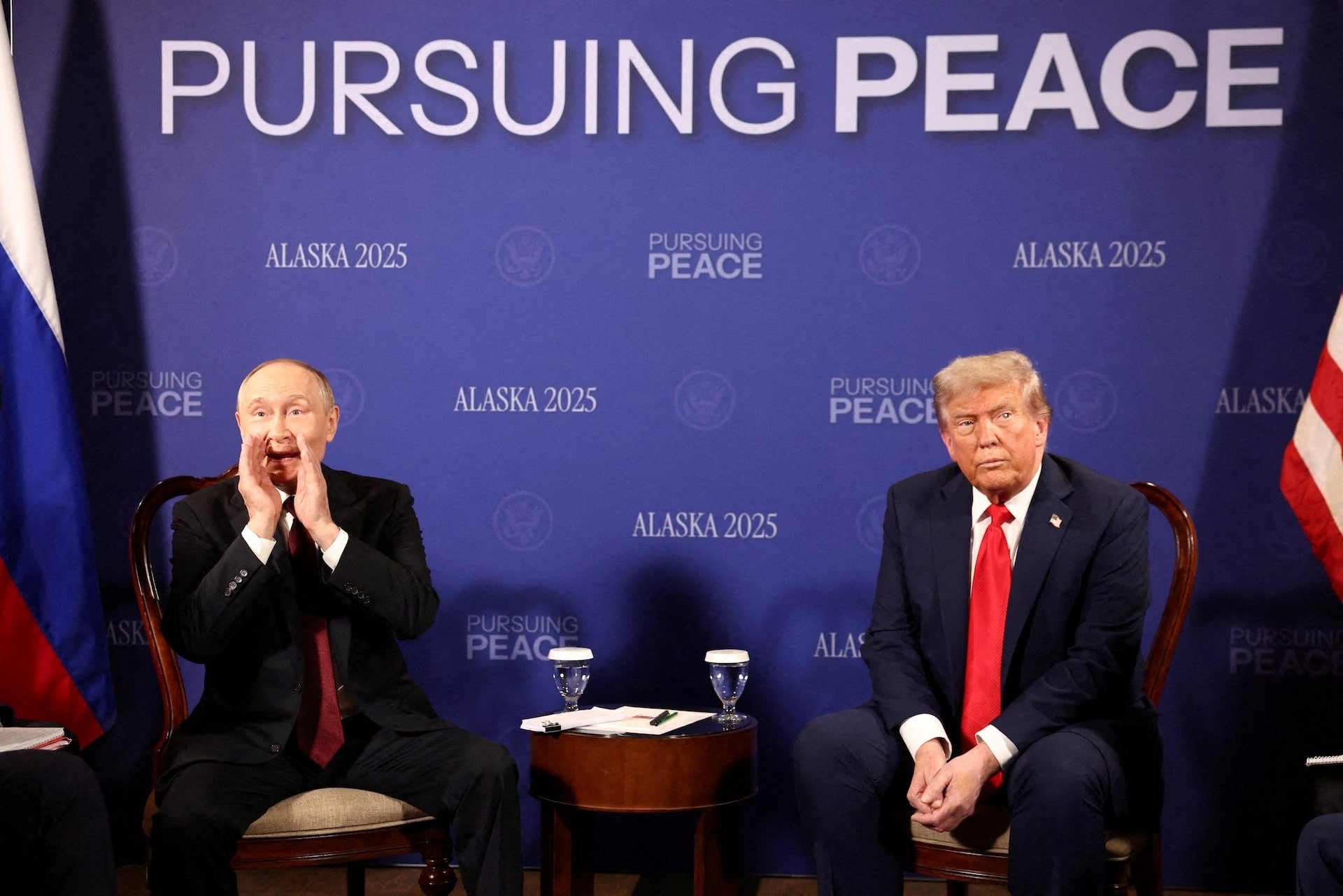 Tổng thống Mỹ Donald Trump gặp Tổng thống Nga Vladimir Putin tại Anchorage, Alaska, ngày 15/8, để bàn về xung đột tại Ukraine và hợp tác kinh tế song phương..