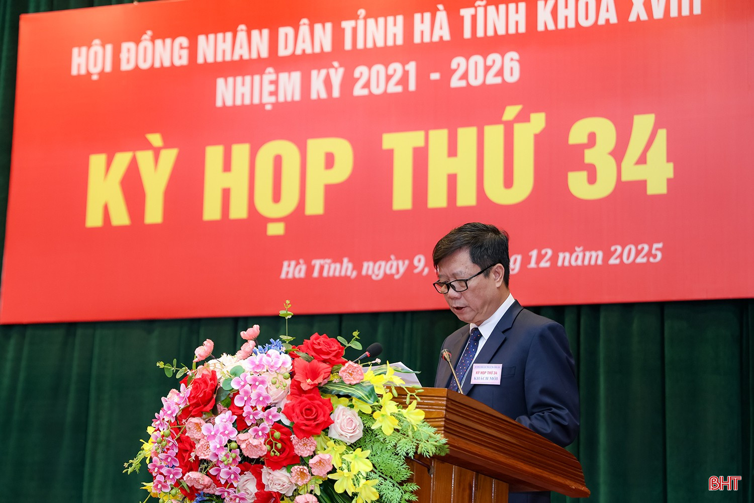 Der Direktor des Gesundheitsministeriums, Nguyen Minh Duc, legte auf der 34. Sitzung des Volksrats der Provinz Ha Tinh einen Bericht zur Sozialversicherungspolitik vor. bqbht_br_a-duc-img-9953.jpg