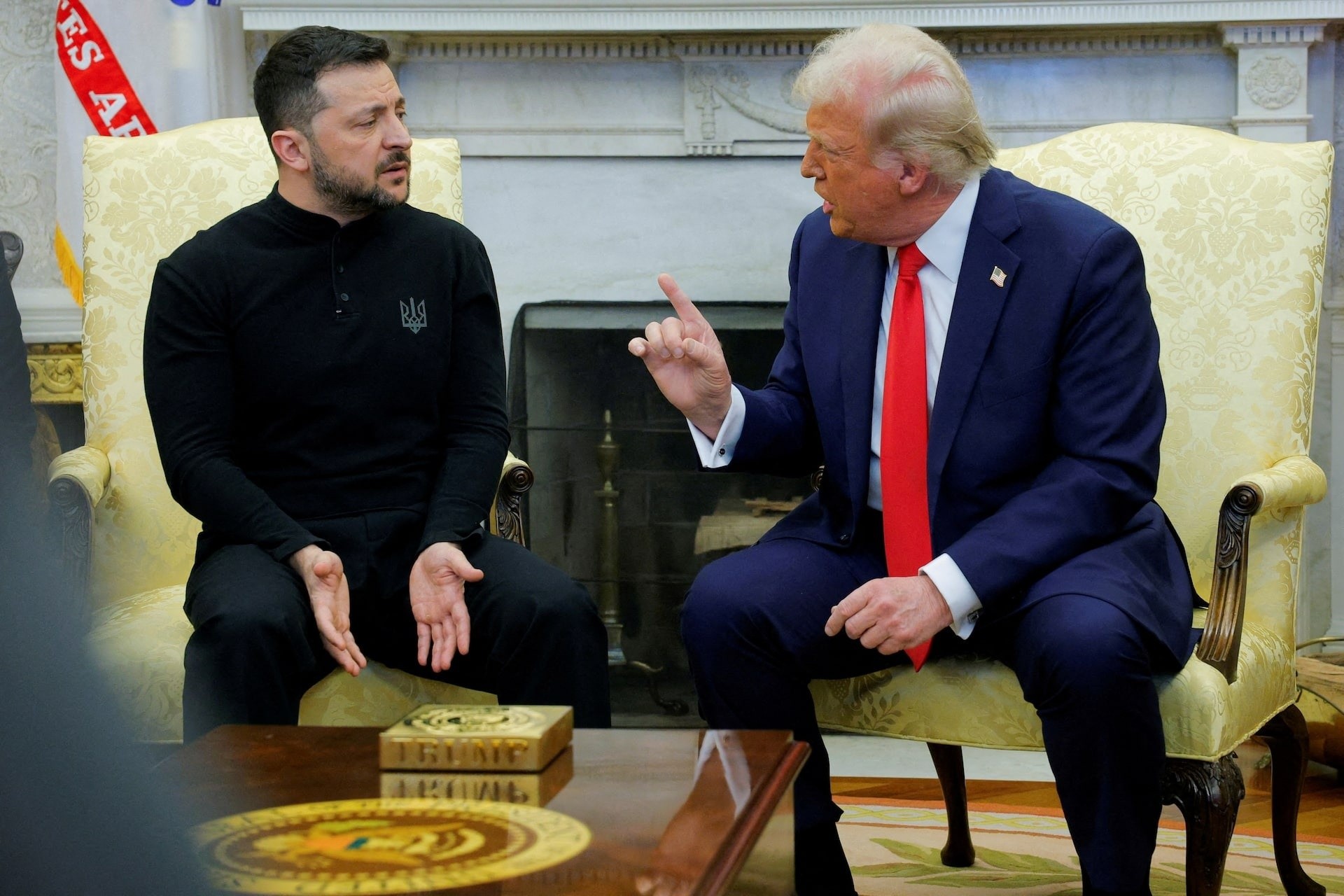Tổng thống Mỹ Donald Trump gặp Tổng thống Ukraine Volodymyr Zelensky tại nhà Trắng ở Washington DC, Mỹ, ngày 28/2. Trong cuộc gặp này, Tổng thống Zelensky vốn định tìm thêm sự hỗ trợ từ Mỹ nhưng mong đợi ấy đã thất bại, cuộc họp giữ ông Trump và ông Zelensky biến thành cuộc khẩu chiến gay gắt.