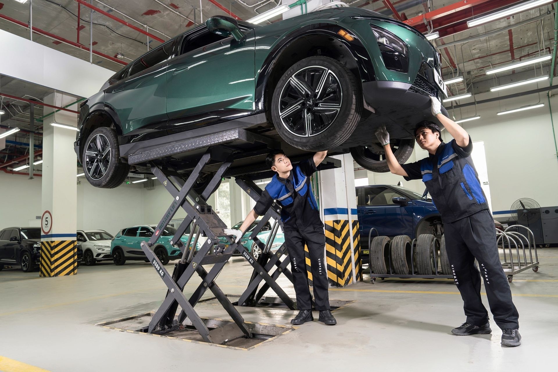 VinFast đặt mục tiêu cán mốc 400 xưởng trong năm 2025.