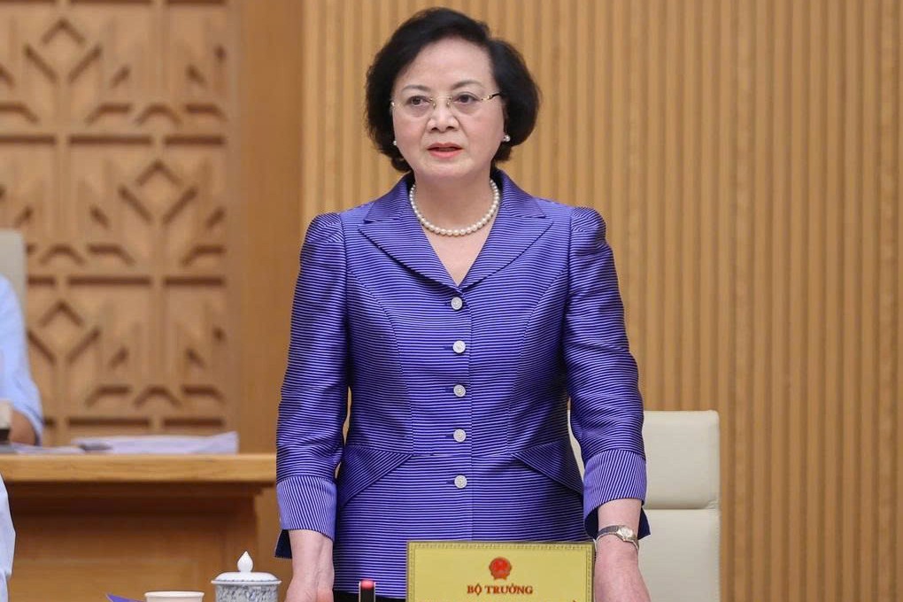 Bộ trưởng Nội vụ Phạm Thị Thanh Trà báo cáo tại phiên họp Chính phủ sáng 6/9 (Ảnh: Đoàn Bắc). z6983153492138-a513fb1ee0d457abd97d8430175b8007.jpg