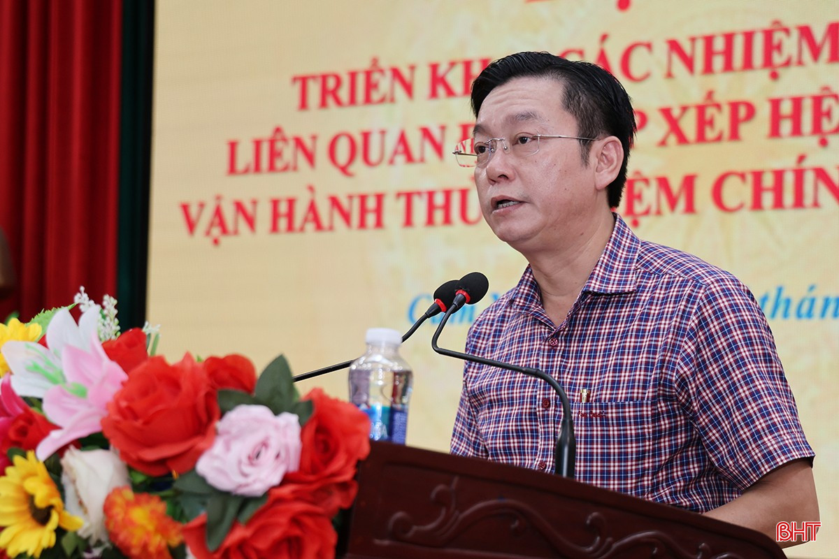 Đồng chí Nguyễn Văn Thành - Bí thư Huyện ủy Cẩm Xuyên báo cáo các nội dung liên quan. bqbht_br_img-2314.jpg
