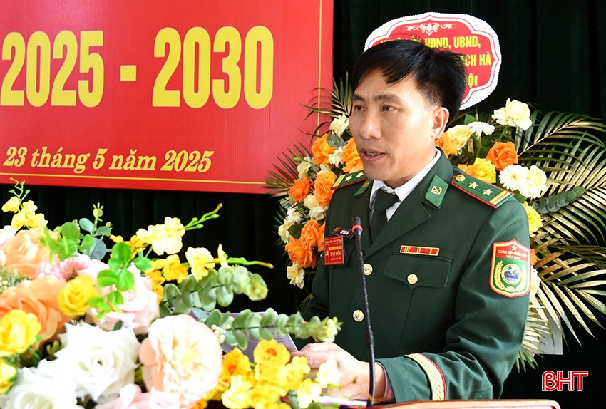 Trung tá Hồ Văn Hạ - Bí thư Đảng ủy trình bày báo cáo chính trị tại đại hội. bqbht_br_anh-3.jpg