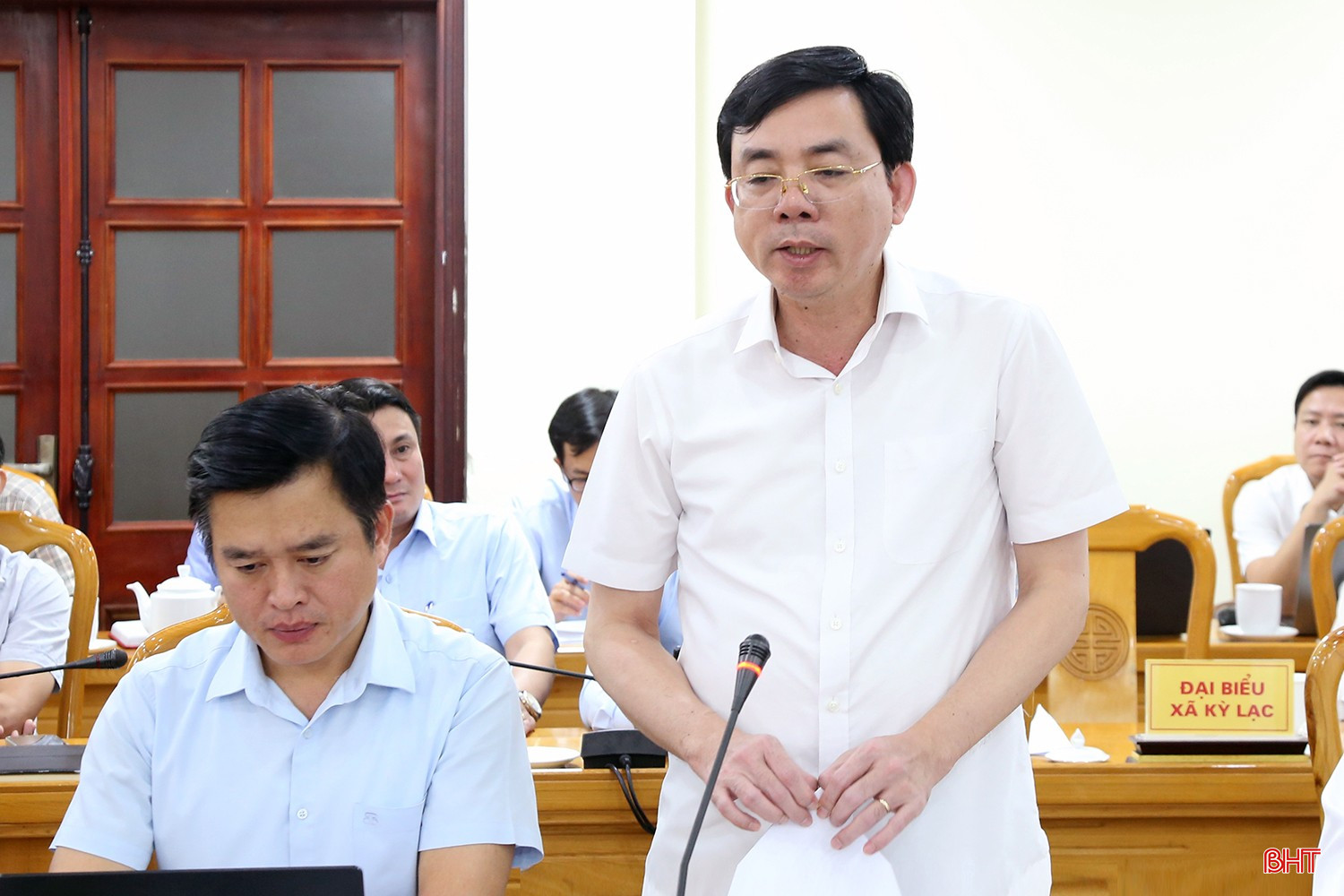 Director of the Department of Construction Dang Van Thanh reported on coordination with localities to resolve backlog and stuck projects in the area of responsibility. bqbht_br_5.jpg