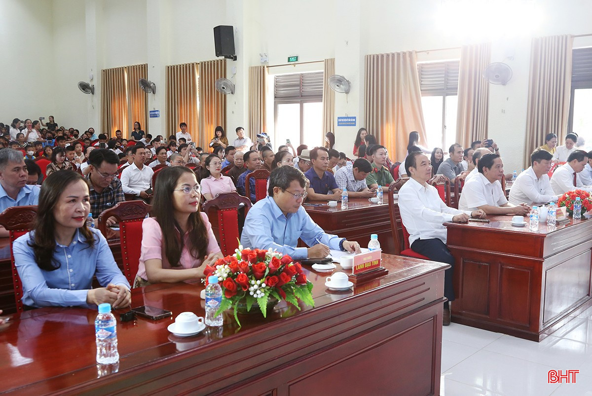 Các đại biểu tham dự lễ phát động. bqbht_br_img-0089.jpg