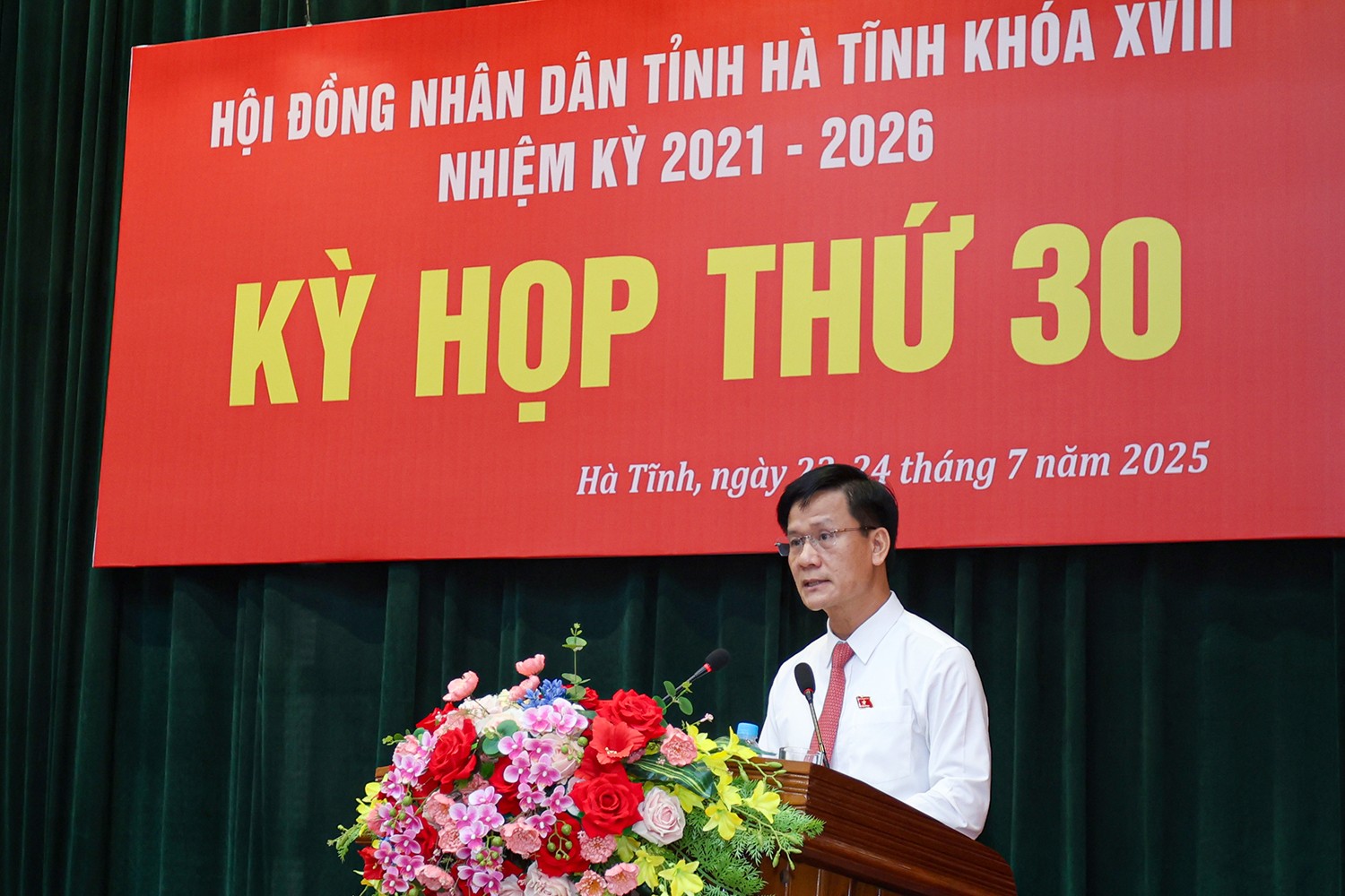 Giám đốc Sở Nội vụ Trịnh Văn Ngọc trình bày tờ trình aimg-1555.jpg