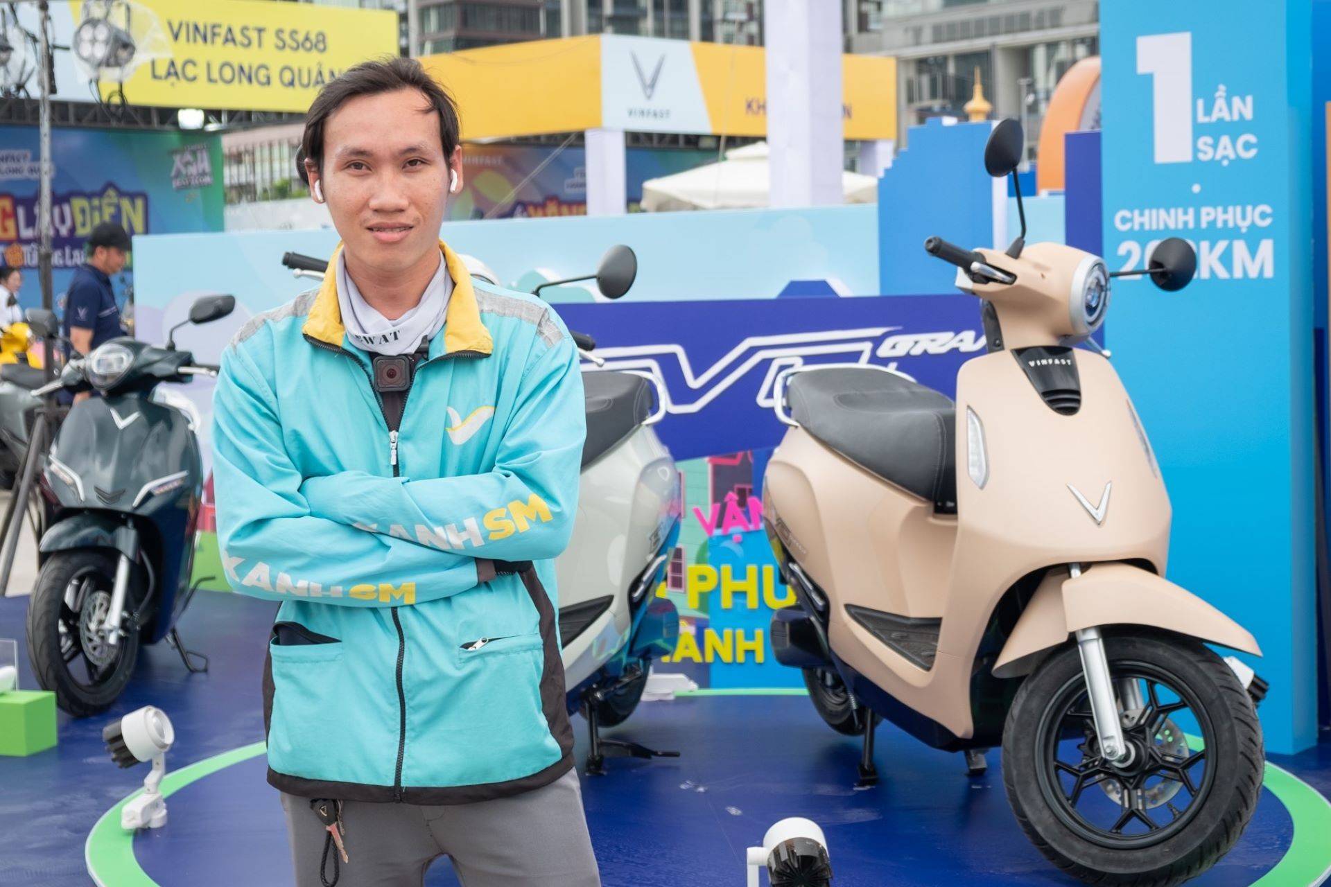 Anh Tăng Hữu Tín, tài xế Xanh SM Bike cho rằng Evo Grand là mẫu xe lý tưởng cho “dân” chạy dịch vụ 4-9292.jpg