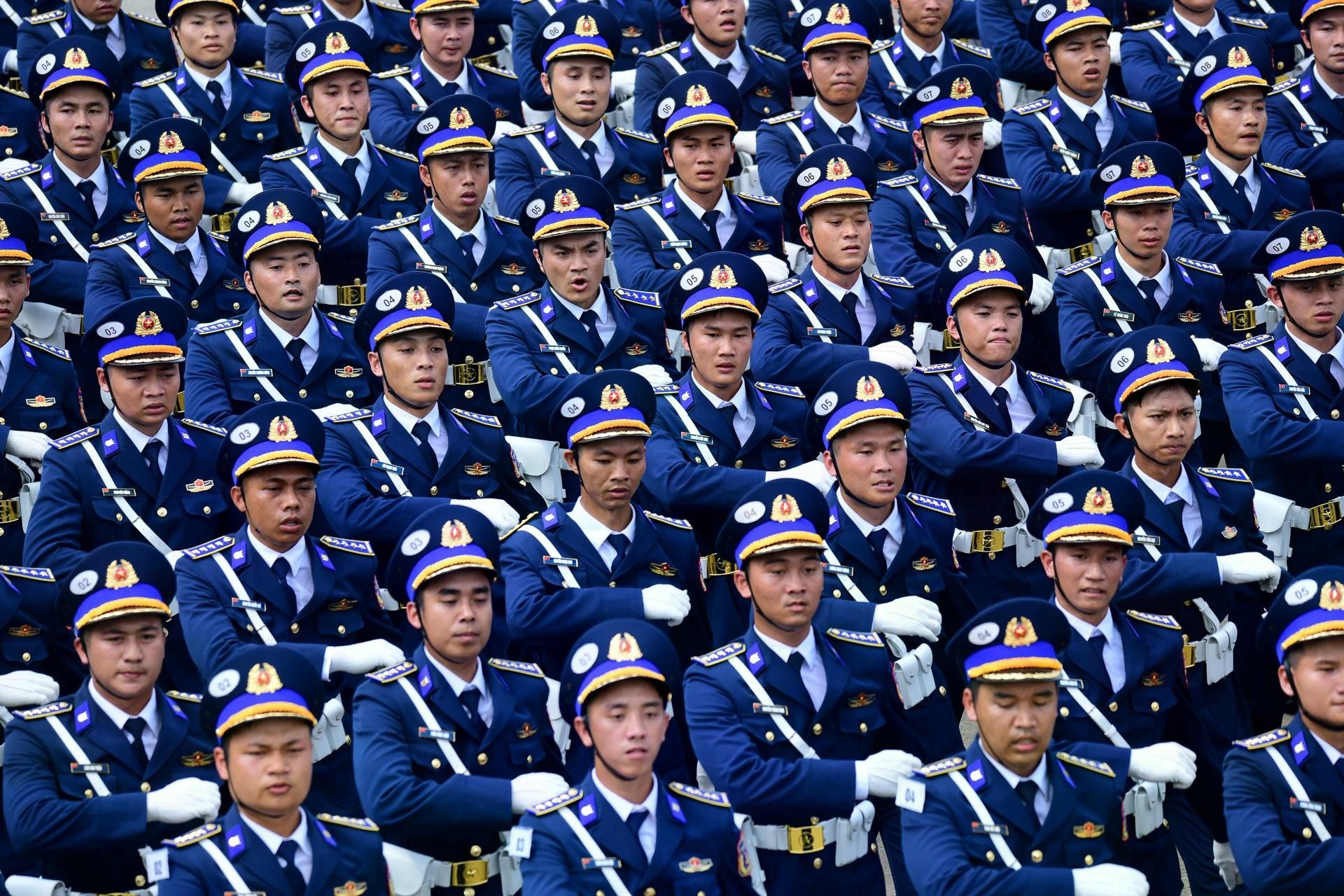 &quot;Sau buổi hôm nay, chúng tôi sẽ đánh giá lại kết quả, rút kinh nghiệm để hoàn thiện hơn cho các buổi tổng duyệt tiếp theo, đặc biệt khi còn một số lực lượng thuộc các bộ, ngành sẽ tham gia trong các buổi sau&quot;, Thượng tá Đồng chia sẻ.