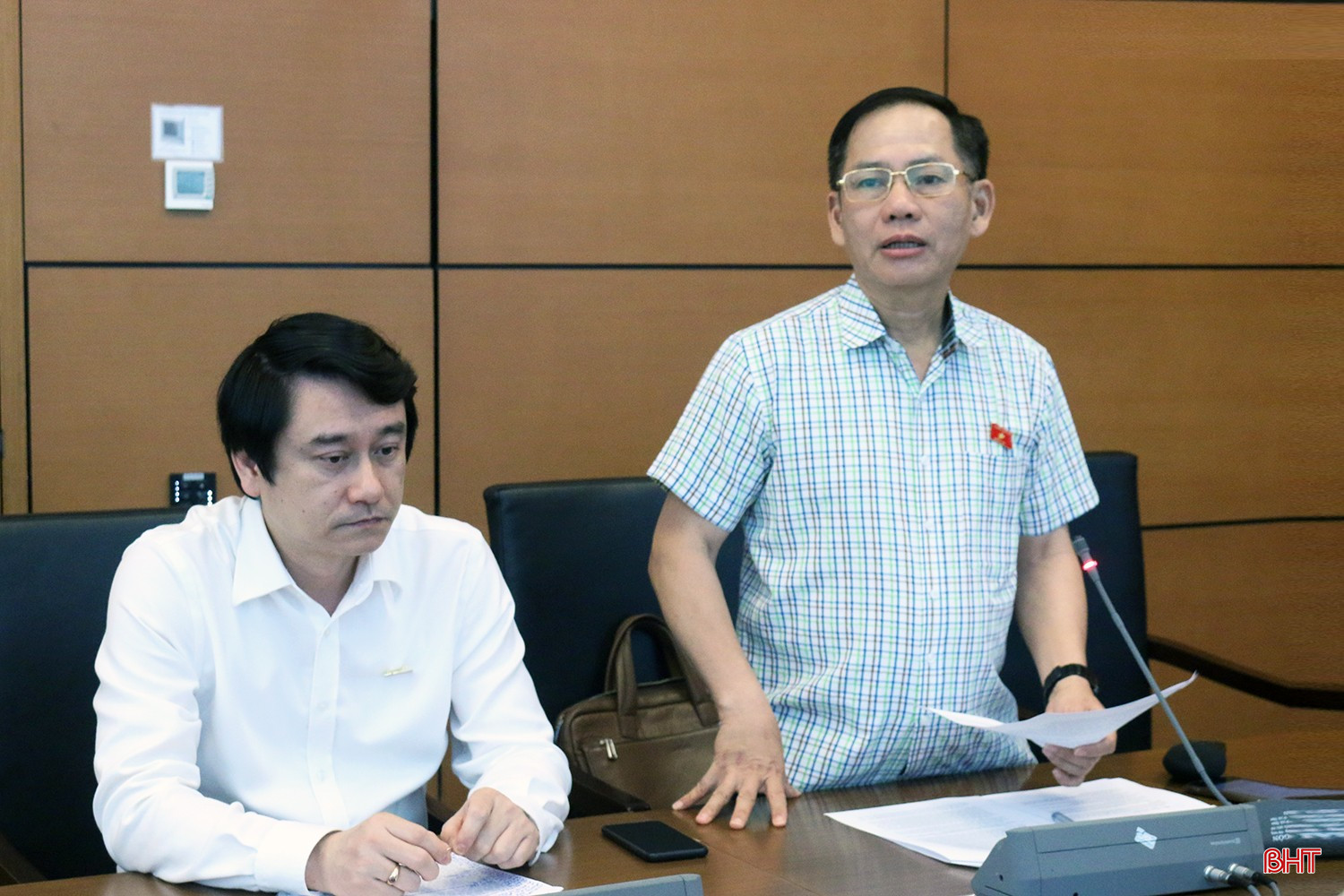 Phó Trưởng đoàn chuyên trách ĐBQH tỉnh Hà Tĩnh Trần Đình Gia phát biểu thảo luận. bqbht_br_2trandinhgiachieu065.jpg