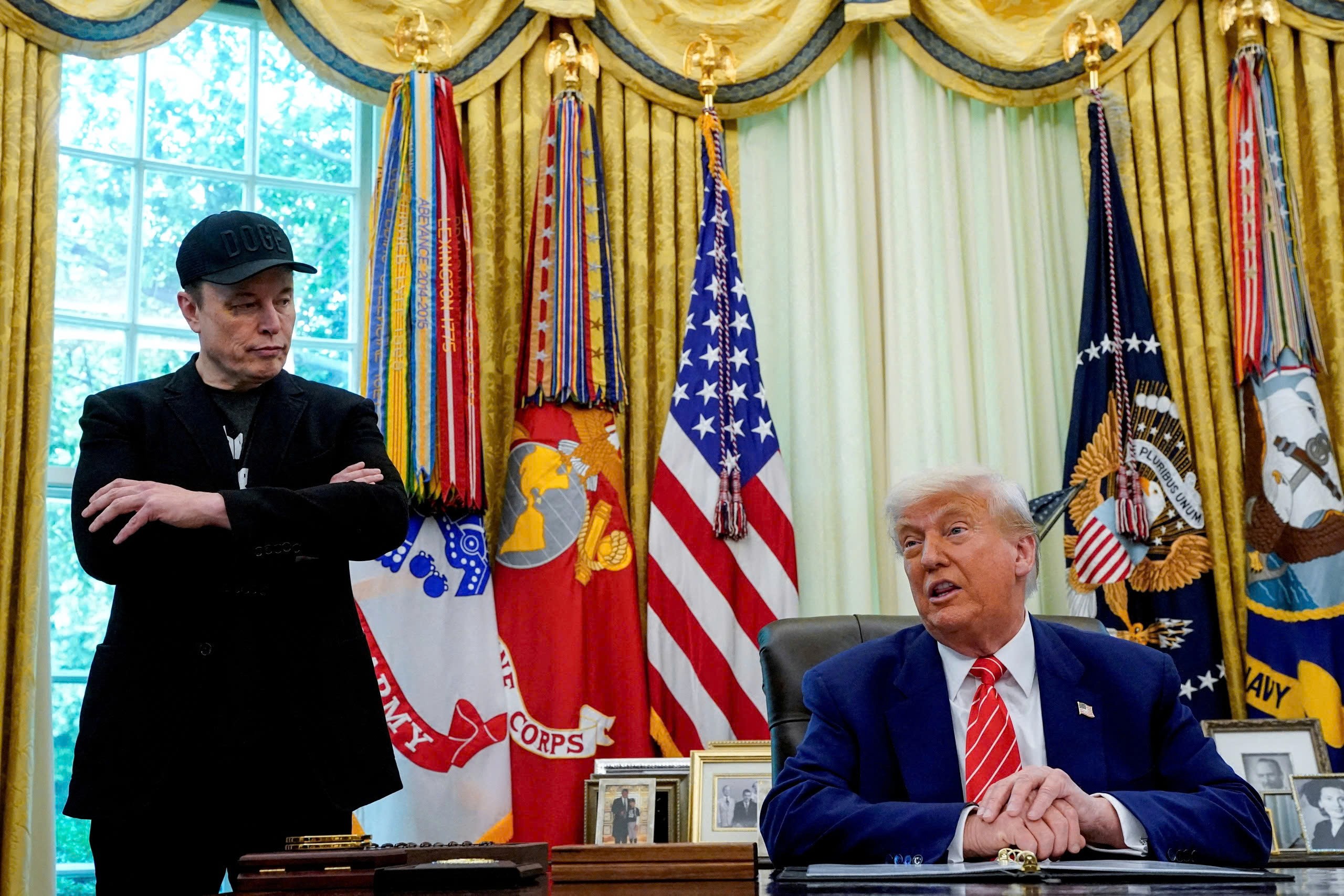Tỷ phú Elon Musk tham dự cuộc họp báo tại Nhà Trắng cùng Tổng thống Mỹ Donald Trump hồi cuối tháng 5. Mối quan hệ giữa họ đã xấu đi nghiêm trọng gần đây sau khi công khai chỉ trích nhau trên mạng xã hội (Ảnh: Reuters). a2.jpg