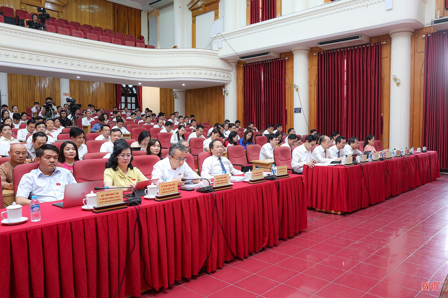 Bí thư Tỉnh ủy Nguyễn Duy Lâm, Chủ tịch UBND tỉnh Võ Trọng Hải cùng dự kỳ họp bqbht_br_daibieu.jpg