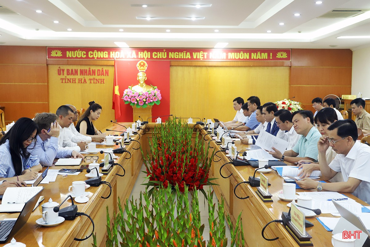 UBND tỉnh làm việc với đoàn công tác của Ngân hàng Phát triển châu Á (ADB) về dự án hạ tầng ưu tiên và phát triển đô thị thích ứng với biến đổi khí hậu thành phố Hà Tĩnh. bqbht_br_img-8562.jpg