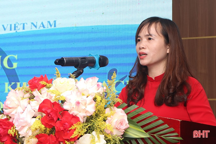 Bà Trần Bảo Toàn - Chủ tịch Hội LHPN xã Xuân Thành (Nghi Xuân) chia sẻ về một số kết quả, những khó khăn và thách thức trong quá trình thực hiện cuộc vận động. bqbht_br_img-6505.jpg