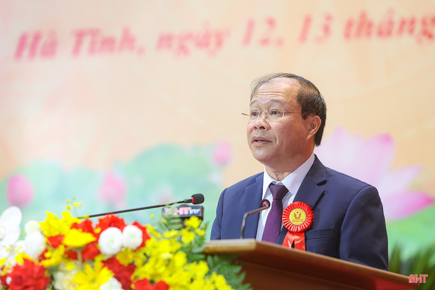 Ông Nguyễn Hoài Sơn - Bí thư Đảng ủy, Chủ tịch HĐND Phường Sông Trí tham luận về công tác lãnh đạo, chỉ đạo, tuyên truyền, vận động bồi thường, giải phóng mặt bằng, thu hút đầu tư các dự án trọng điểm trên địa bàn. bqbht_br_tham-luan-hoai-son.jpg