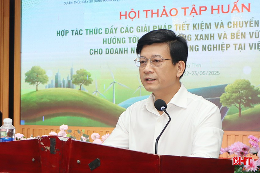 លោក Le Xuan Tu អនុប្រធាននាយកដ្ឋានឧស្សាហកម្ម និងពាណិជ្ជកម្ម Ha Tinh ថ្លែងក្នុងសិក្ខាសាលា bqbht_br_0.jpg