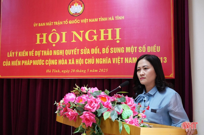 Phó Chủ tịch Uỷ ban MTTQ tỉnh Phạm Thị Thu Hà phát biểu tại hội nghị. bqbht_br_pham-thu-ha.jpg