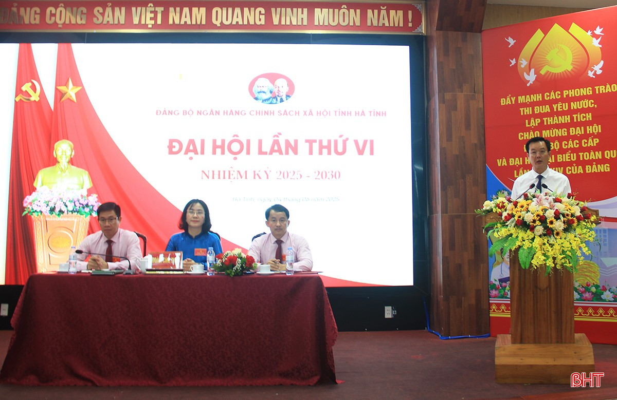 Đồng chí Trần Báu Hà - Phó Chủ tịch UBND tỉnh phát biểu chỉ đạo đại hội. bqbht_br_4.jpg
