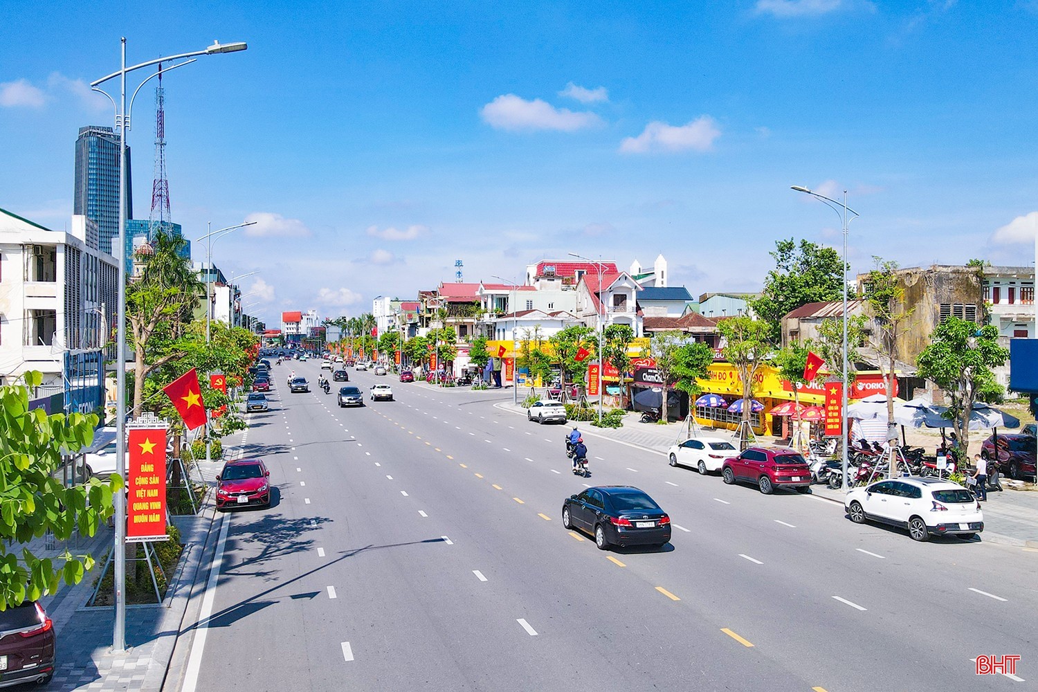 Phố phường Thành Sen rực rỡ cờ hoa chào mừng Đại hội Đảng bộ tỉnh lần thứ XX. image.jpg