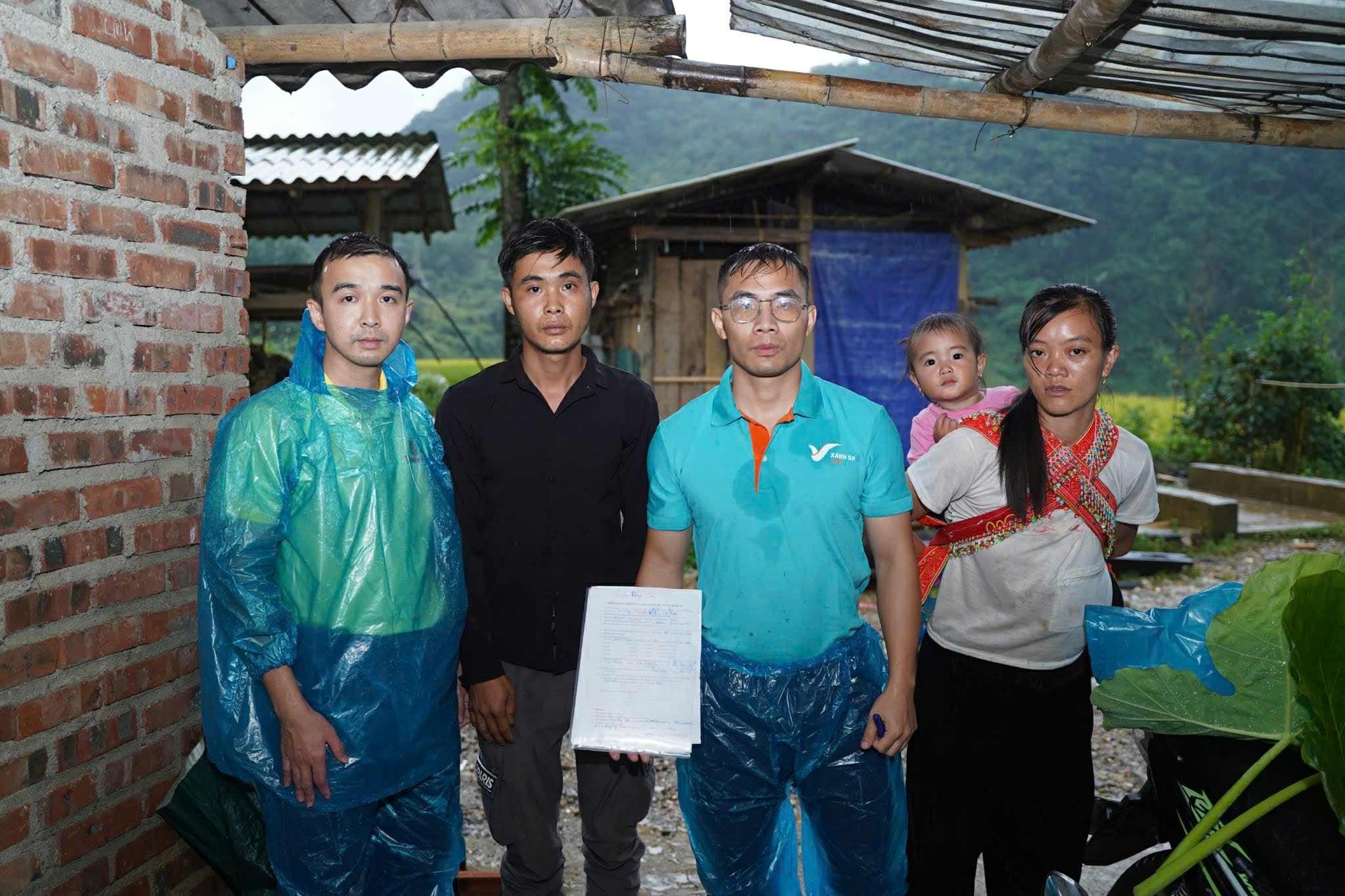 បុគ្គលិក Vingroup ចូលរួមកិច្ចខិតខំប្រឹងប្រែងសង្គ្រោះ បន្ទាប់ពីព្យុះទីហ្វុង Yagi Nhân viên Tập đoàn Vingroup đồng hành cứu trợ đồng bào sau bão Yagi
