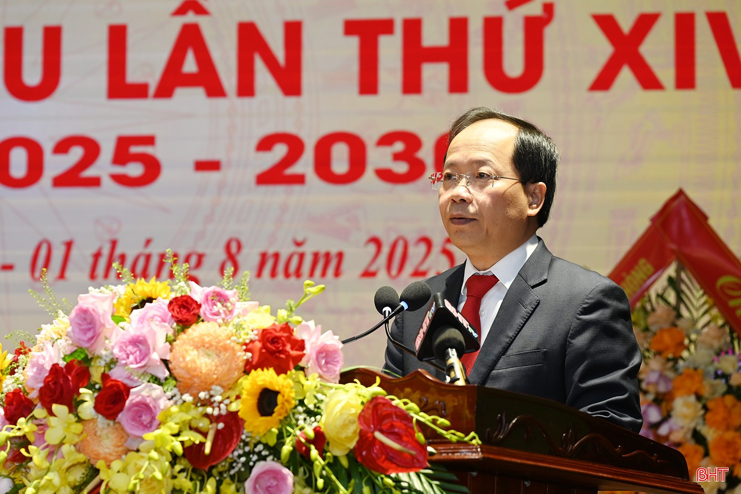 Đồng chí Nguyễn Duy Lâm - Bí thư Tỉnh ủy, Bí thư Đảng ủy Quân sự tỉnh khai mạc đại hội. bqbht_br_dsc-0457.jpg