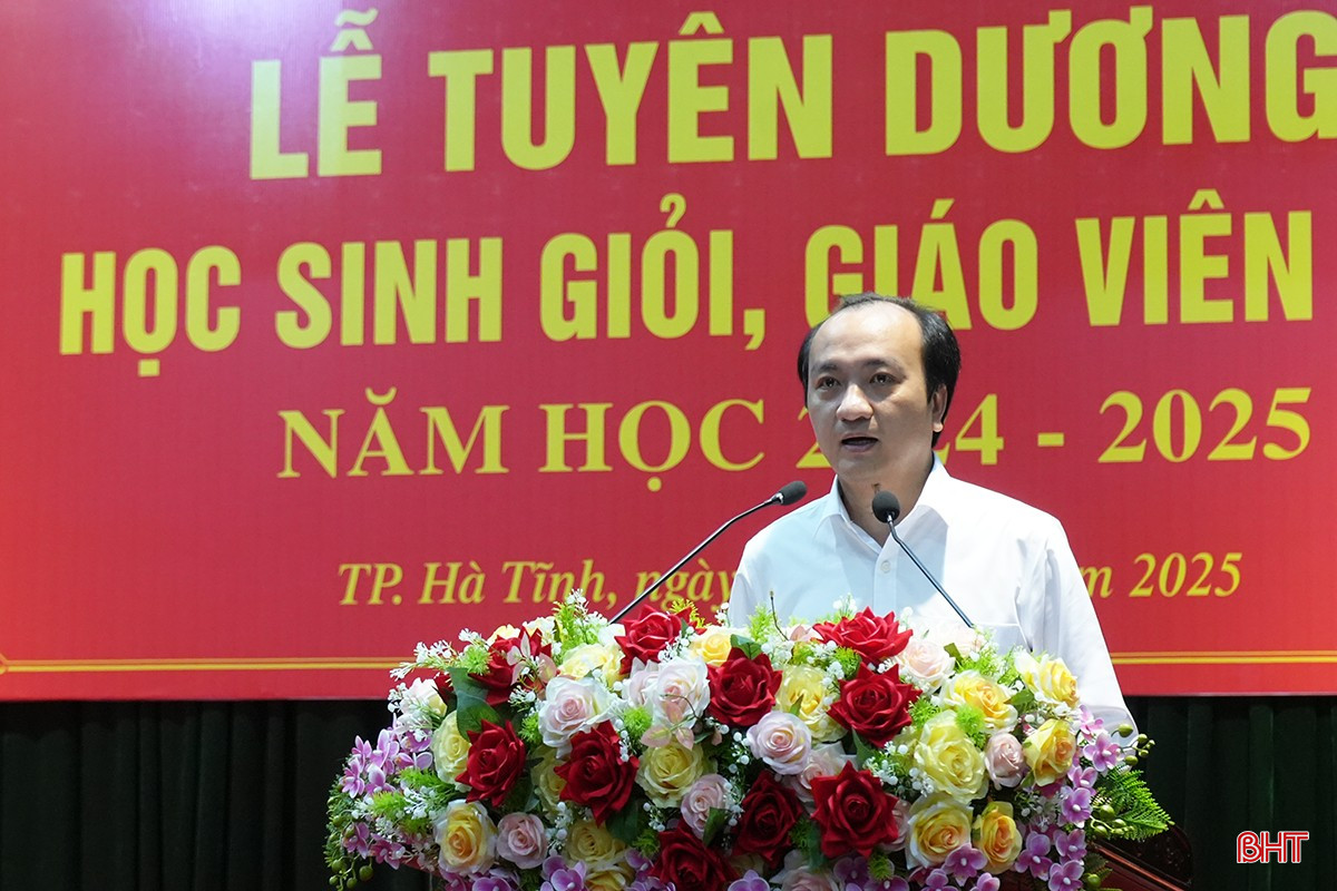 Der stellvertretende Vorsitzende des Volkskomitees der Stadt, Nguyen Duy Duc, hielt bei der Auszeichnungszeremonie eine Rede. bqbht_br_dsc00352-anh-duc.jpg