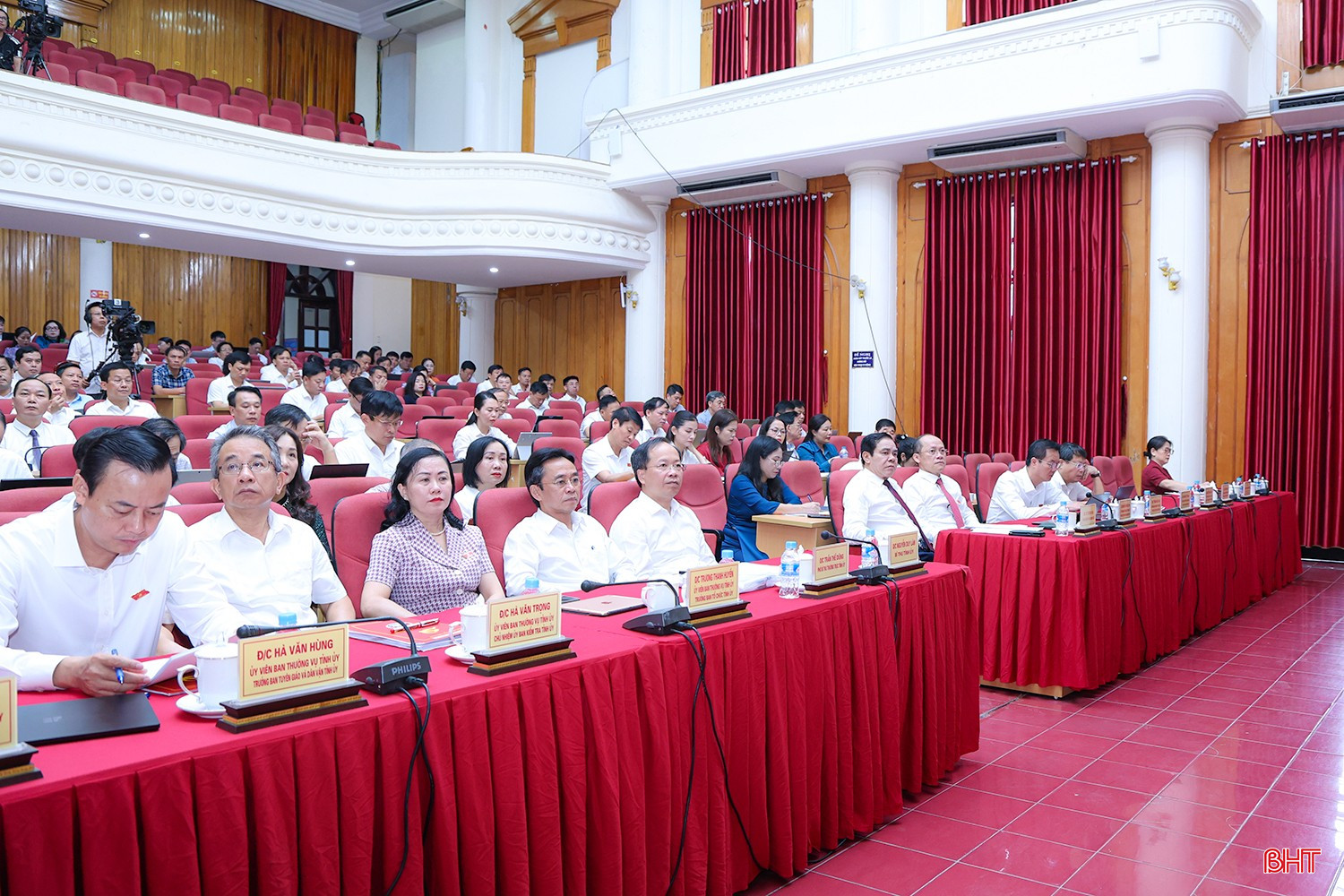 Các đồng chí lãnh đạo tỉnh tham dự kỳ họp bqbht_br_2.jpg