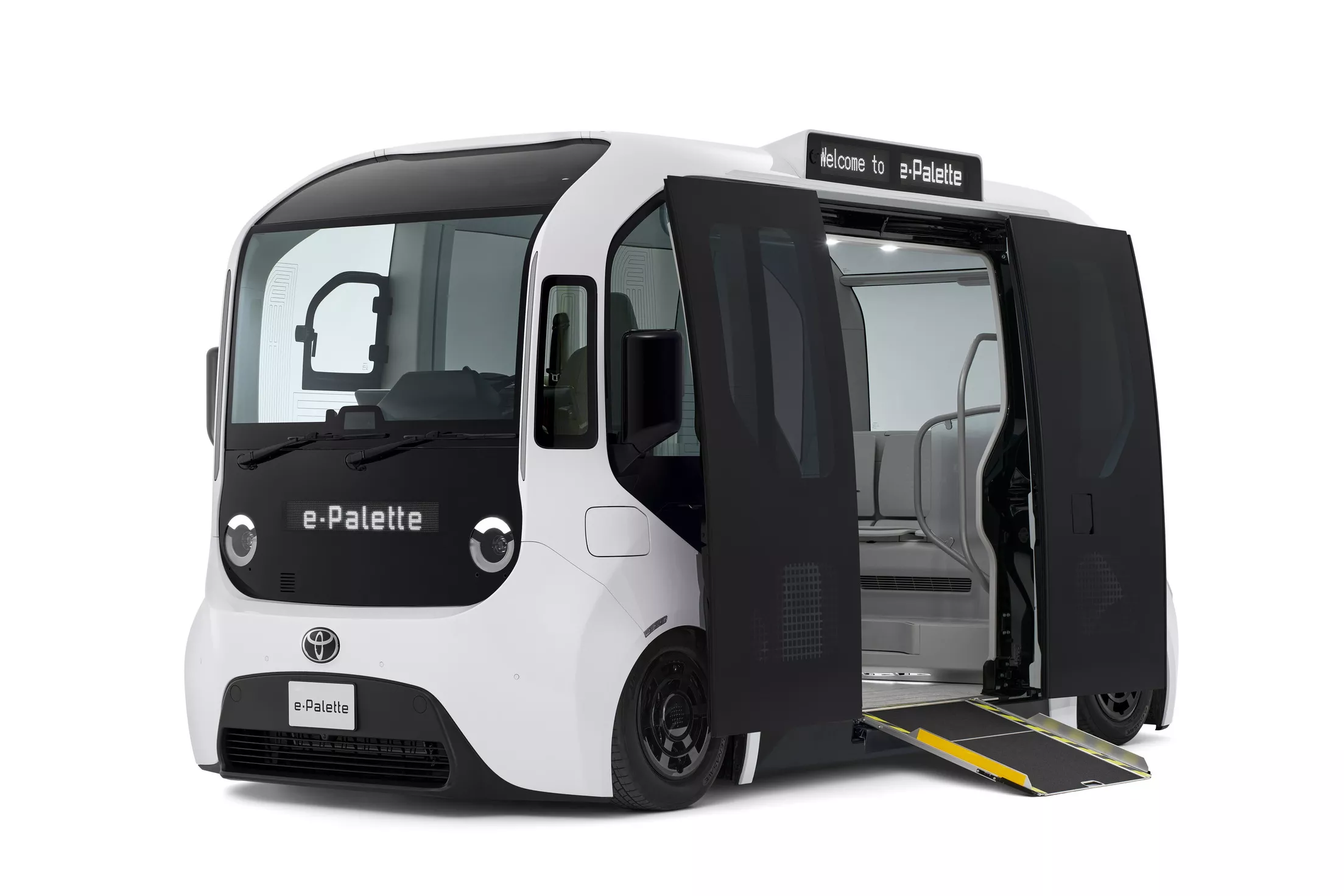 Ngoại hình mẫu xe điện này chỉ được tinh chỉnh nhẹ so với thiết kế trước đây. Kính chắn gió trước cũng được bổ sung cửa sổ phụ nhằm tăng tầm quan sát khi có người cầm lái.