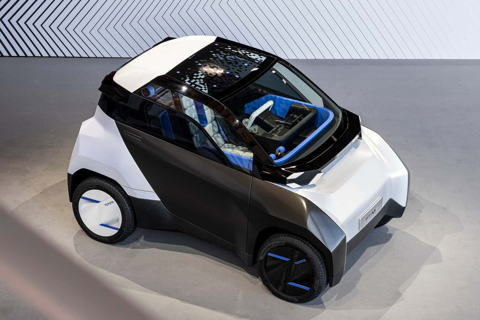 Toyota chưa công bố chi tiết về thông số vận hành của FT-Me. Tuy nhiên, mẫu xe cỡ nhỏ này được trang bị bộ pin mặt trời trên mui, giúp cung cấp năng lượng bổ sung, cho phép di chuyển thêm 20 - 30 km mỗi ngày.