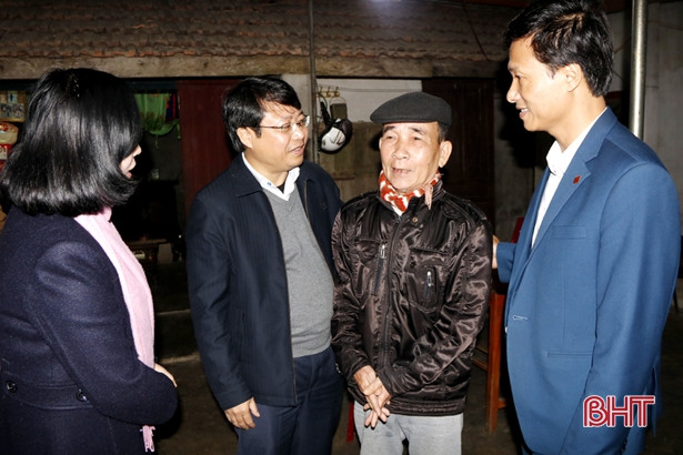 Phó Chủ tịch UBND tỉnh Dương Tất Thắng chúc tết gia đình chính sách