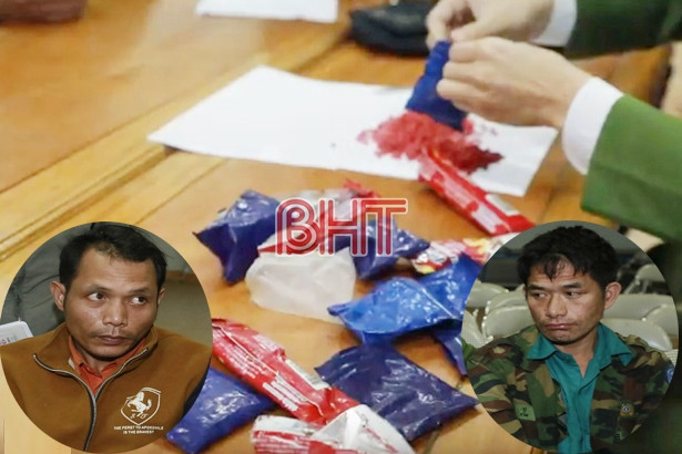 Bắt 2 đối tượng mang hơn 2.000 viên hồng phiến từ Lào sang Việt Nam bán