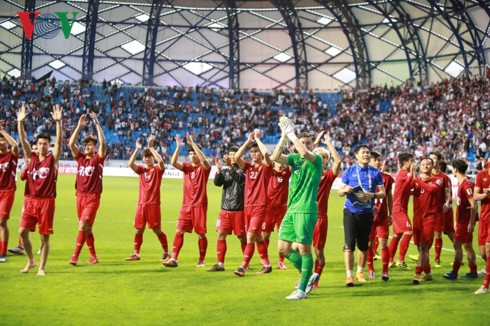 đt việt nam tiến vào tứ kết asian cup 2019 và cơn bão anh sẽ về nhưng không phải hôm nay hình 1 “Anh sẽ về, nhưng không phải hôm nay”: Thật khiêm tốn mà đầy tự hào!