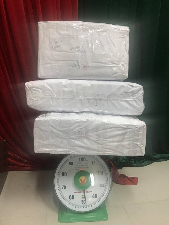 120 bánh heroin giấu quanh ô tô chạy từ Lào về cửa khẩu Cầu Treo