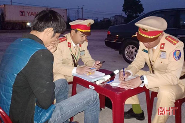 Phát hiện thêm 2 tài xế “phê” ma túy khi lái xe qua địa bàn Hà Tĩnh
