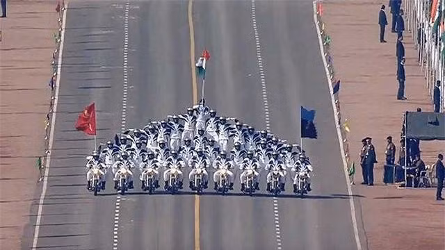 Quân đội Ấn Độ duyệt binh khoe dàn vũ khí siêu hiện đại