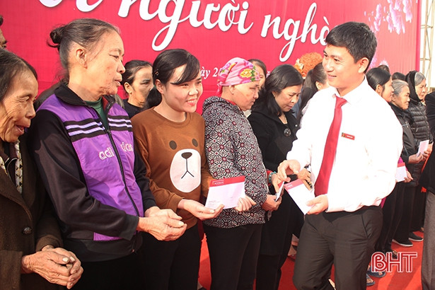 Agribank chi nhánh Hà Tĩnh II tổ chức “Xuân yêu thương, Tết tình nghĩa”