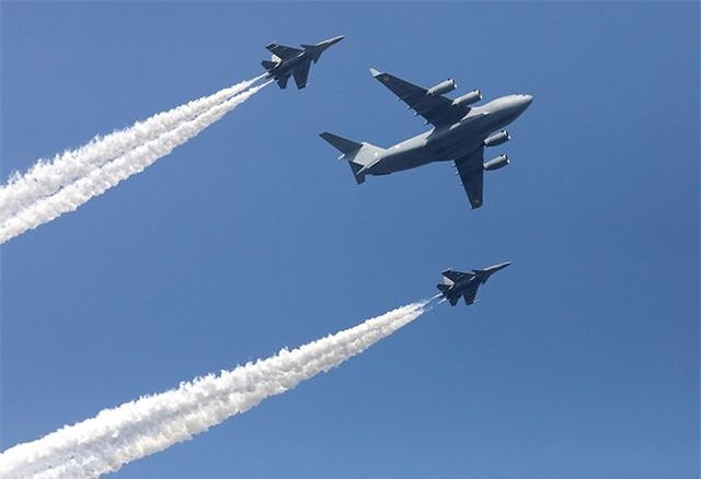 Quân đội Ấn Độ duyệt binh khoe dàn vũ khí siêu hiện đại