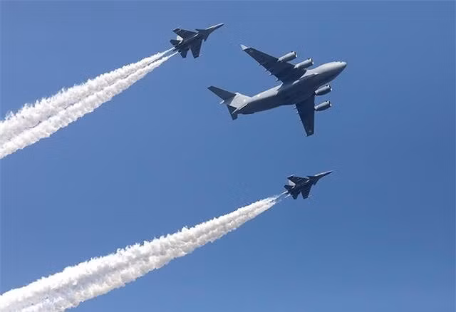 Quân đội Ấn Độ duyệt binh khoe dàn vũ khí siêu hiện đại