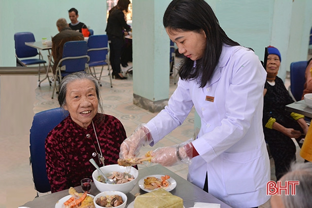 “Tết sum vầy” tại Trung tâm Điều dưỡng Người có công và Bảo trợ xã hội