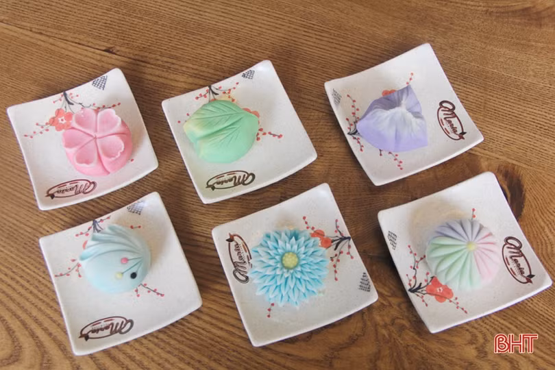 Mê mẩn những bông hoa ẩm thực Nhật Bản dưới bàn tay thợ làm bánh Hà Tĩnh