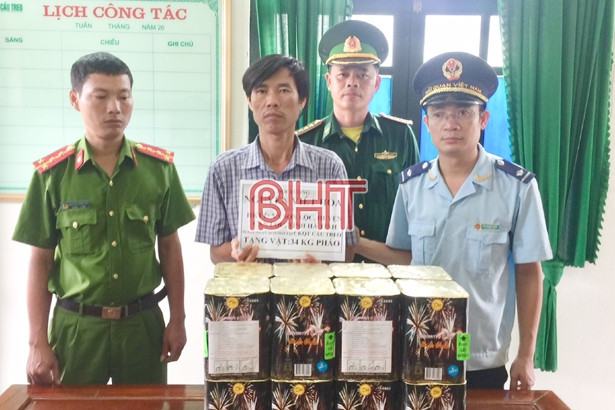 Chở 37kg pháo lậu từ Lào về Việt Nam, nhận… 42 tháng tù giam!